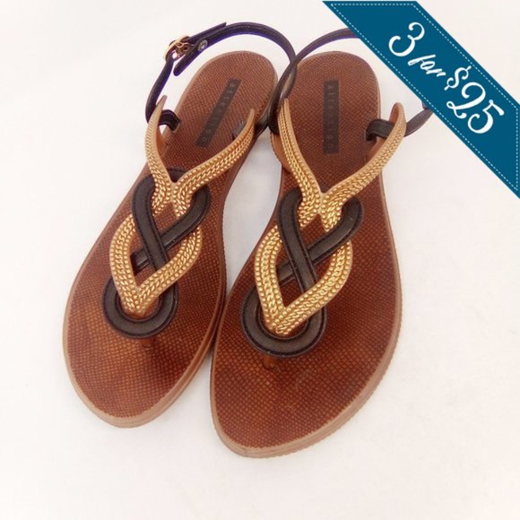 attention Shoes - 3/$25💦TWISTED SANDALS SIZE 7.5 GOLD BLACK STRAP